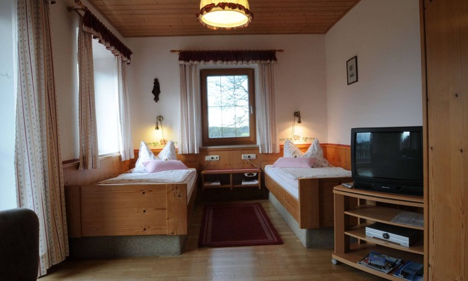 Seeon-Seebruck Apartment | Vacation apartment no. 2 with south-facing balcony, 35sqm