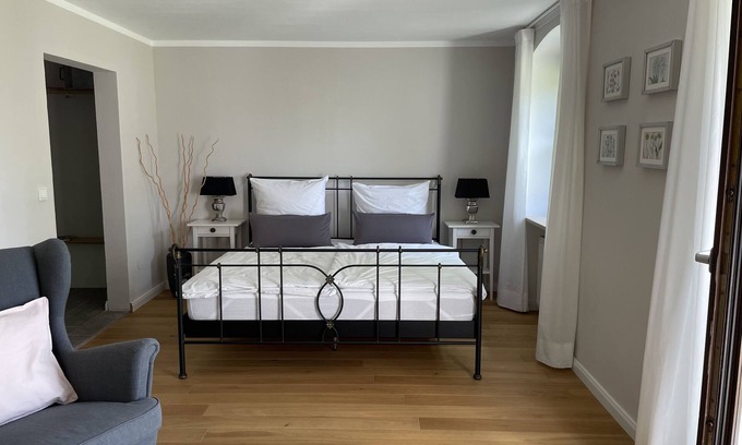 Riedenburg Apartment | Vacation apartment Schambachtal in the historic schoolhouse,