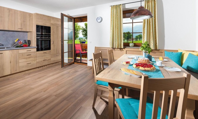 Piding Apartment | Vacation apartment Untersberg 84 sqm on the upper floor, 2 bedrooms, eat-in kitchen, balcony