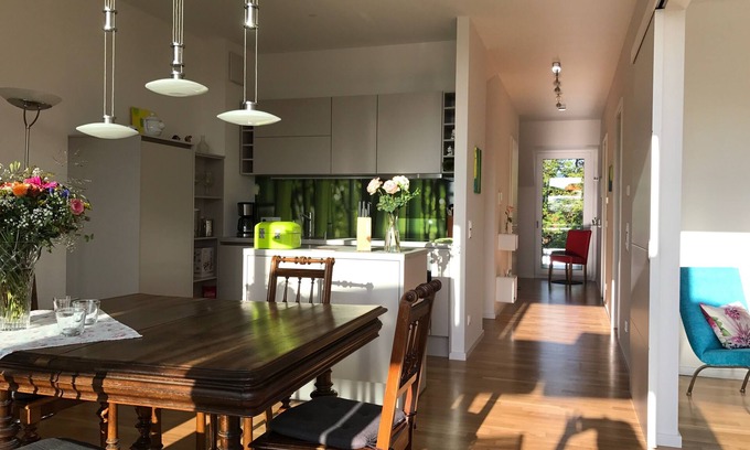 Insel Apartment | Vacation apartment Urlaubsglück - light-flooded apartment with balcony and lake view