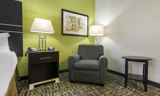 Savannah Hotel | Vacation At its Finest! Explore Savannah National Wildlife Refuge! Free Parking