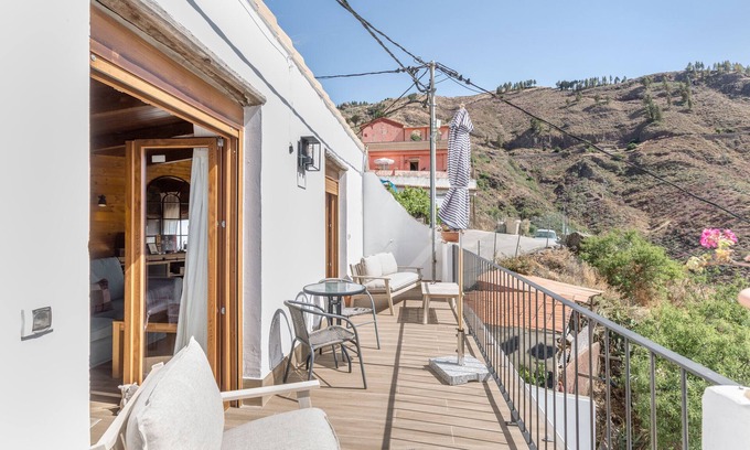 Las Lagunetas Apartment | Vacation 'Ático Fuente Hervera' with Mountain View, Wi-Fi and Air Conditioning