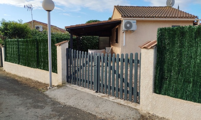 Vendres Villa | Vacation bungalow in private residence with swimming pool