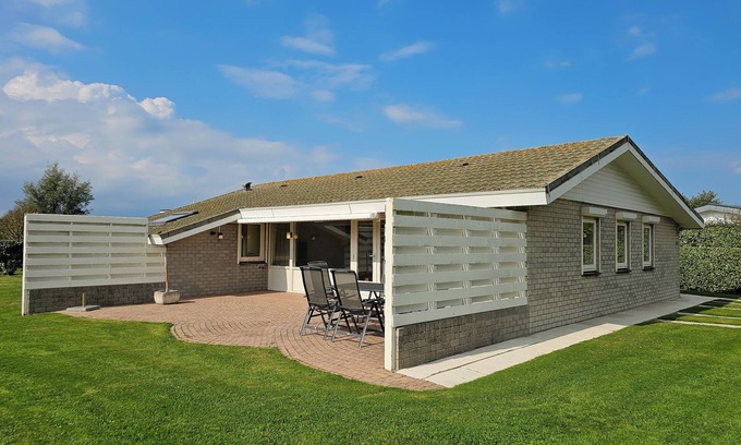 Municipality of Veere House | Vacation bungalow with large garden WE11