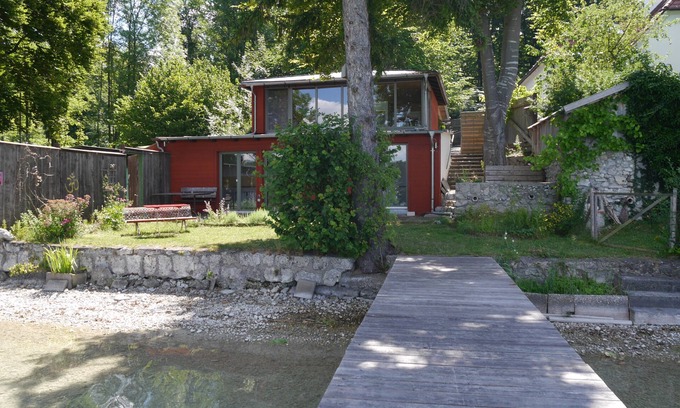 Widdersberg House | Vacation home on Pilsensee with direct lake access, jetty and sauna