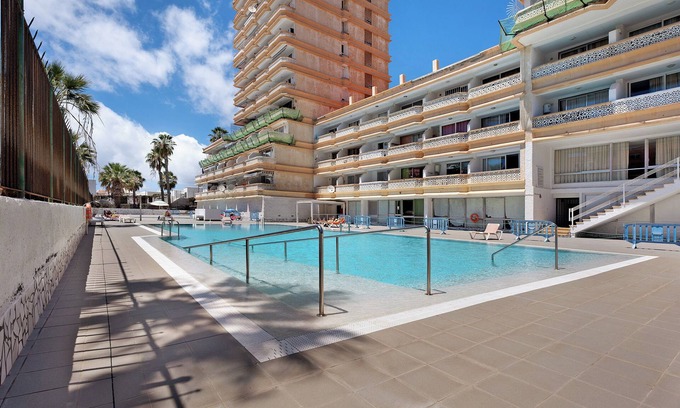 El Madronal Apartment | Vacation Home "Playa Honda" close to the Sea with Shared Pool & Wi-Fi
