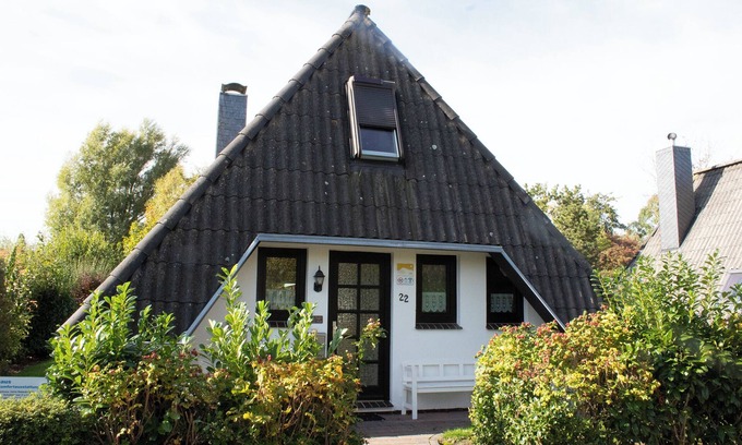 Dorumer Neufeld House | Vacation home Pier OH22. Peaceful and close to the beach.