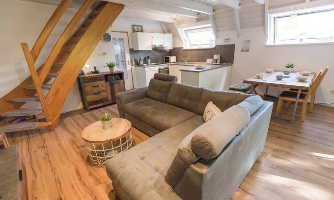 Dorumer Neufeld House | Vacation home Opi Huck Stroot 42 with a beautiful garden and close to the beach.