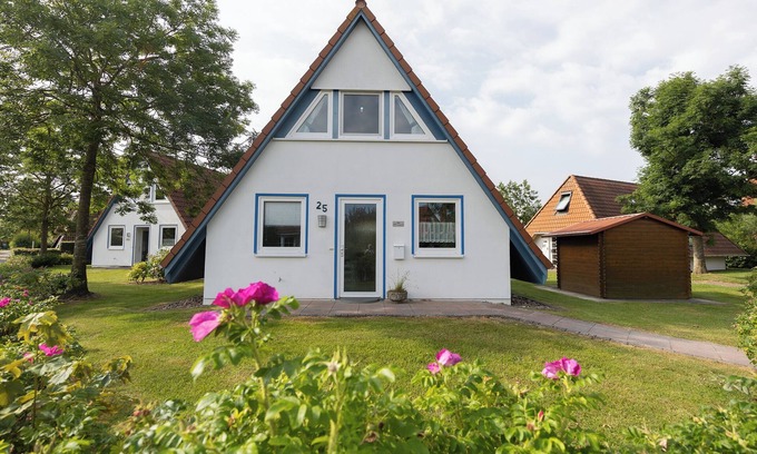 Dorumer Neufeld House | Vacation home Meyer. Charming and with a wood-burning stove.