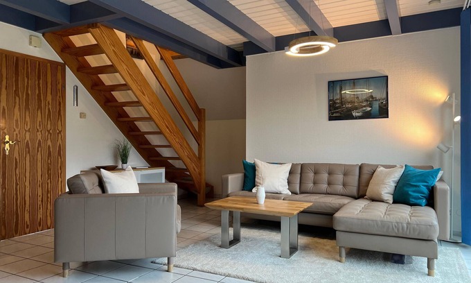 Dorumer Neufeld House | Vacation home Dat Lütte Strandhuus. With garden house and at the harbor.
