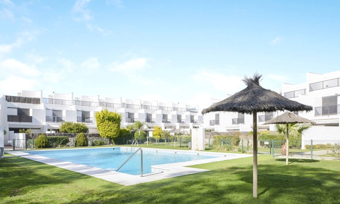 Conil de la Frontera House | Vacation Home “Paula” Close to Beach with Terrace, Pool & Air Conditioning