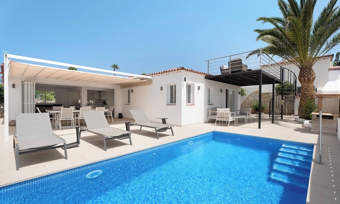 Complejo turistico Amarilla Golf Villa | Vacation Home "Villa Vista" with Sea View, Pool & Wi-Fi