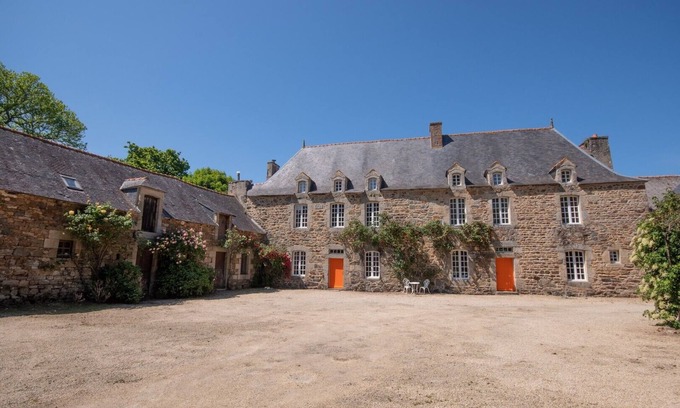 Pommerit-le-Vicomte House | Vacation Home "Manoir Le Cosquer" with Private Terrace, Private Garden & Wi-Fi