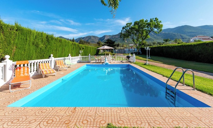 Alhaurin el Grande House | Vacation Home La Casa del Campo de Mis Rapaciños with Mountain View, Wi-Fi, Garden & Terrace