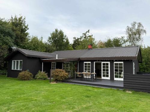 Yderby House | Vacation home 1 minute away from the Beach