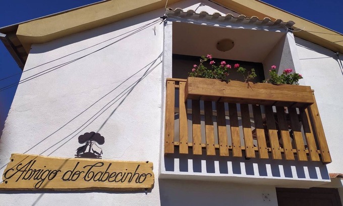 Covilha House | Vacation Home "Abrigo Do Cabecinho" with Mountain View, Balcony & Wi-Fi