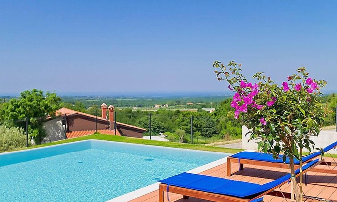 Strpacici House | Vacation home Anna by Interhome