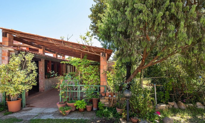 Castiadas House | Vacation Home "Appartamentino Antonella" with Garden, Wi-Fi & Terrace