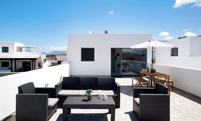 La Santa House | Vacation Home 'Brisa 3' with Sea View, Wi-Fi and Air Conditioning