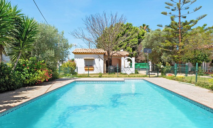 Conil de la Frontera House | Vacation Home "Casa Paqui 2" with Shared Pool, Private Terrace & Wi-Fi