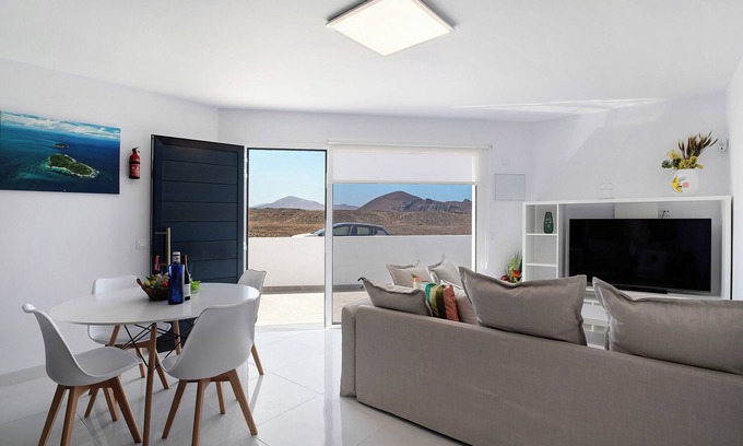 La Santa House | Vacation Home 'Coral 5' with Shared Terrace, Wi-Fi and Air Conditioning