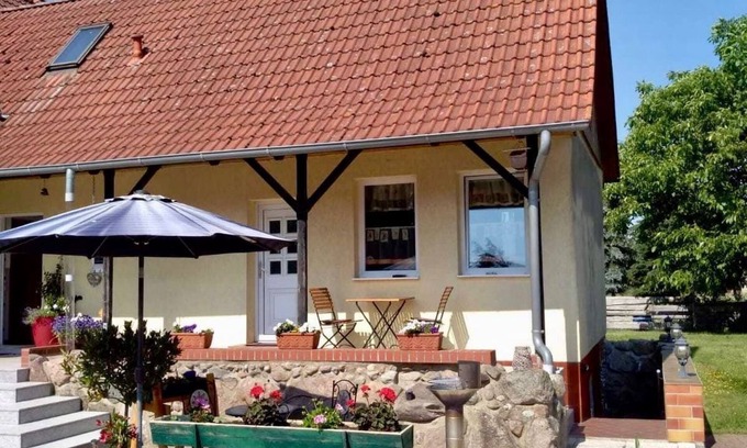 Dobbin-Linstow House | Vacation home directly at the nature park and 3 min. to Lake Linstow - Holiday home