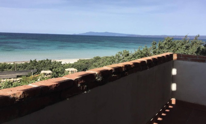 Sa Rocca Tunda House | Vacation Home "Il suono del mare" At the Beach with Sea View, Wi-Fi, Balcony & Garden