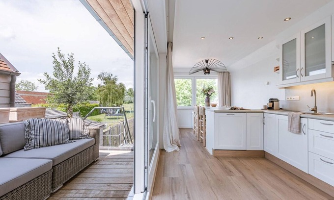 Lapscheure House | Vacation Home in Damme With Sunny Garden and Views