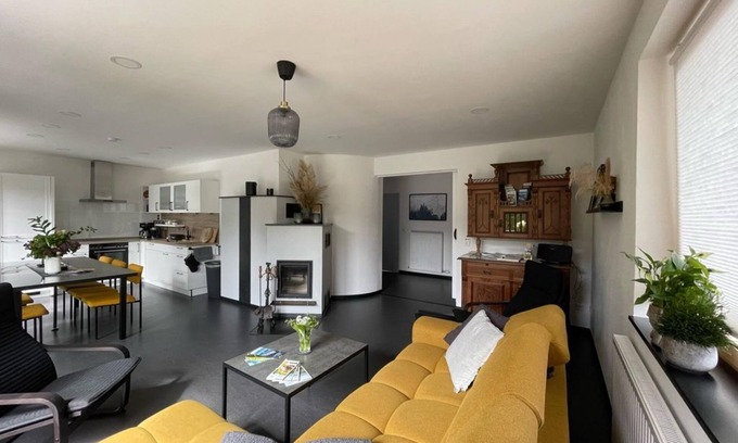 Thiergarten House | Vacation home KIWE5 - Holiday home with terrace and garden