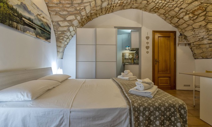 Sassari Apartment | Vacation Home "La Casetta di Pietra" with A/C & Wi-Fi