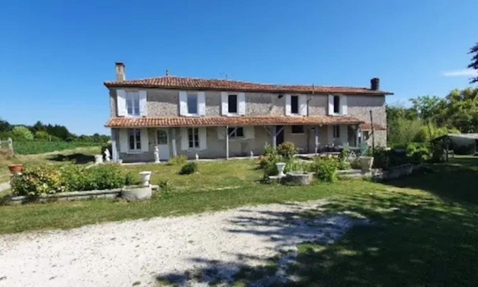Yviers House | Vacation Home "Maison Serge" with Private Terrace, Shared Garden & Wi-Fi