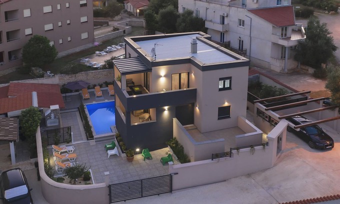 Liznjan House | Vacation home Noemi by Interhome