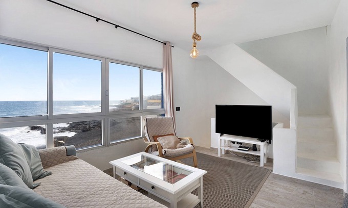 Candelaria House | Vacation Home "Oceanfront Cozzy House" with Garden & Wi-Fi