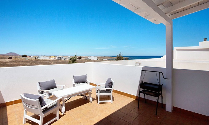 Puerto Lajas House | Vacation Home "Tranquilidad En La Playa" with Mountain View, Private Terrace & Wi-Fi