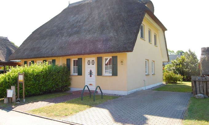 Born auf dem Darss House | Vacation home "Unterm Reetdach" - semi-detached house approx. 70 m² for 2-5 persons