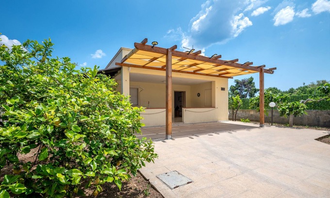 Leporano Marina House | Vacation Home "Villa Minetta" with Private Pool, Covered Terrace, Garden & Wi-Fi