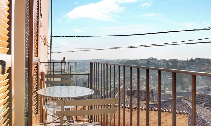 Montemagno House | Vacation Home "Vicolo 10" with Private Balcony & Wi-Fi
