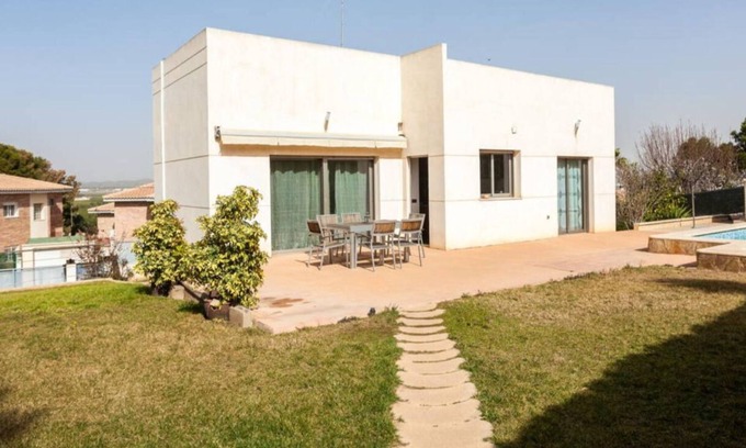 Chiva House | Vacation Home "Villa Morga Calicanto' with Private Pool, Private Terrace & Wi-Fi