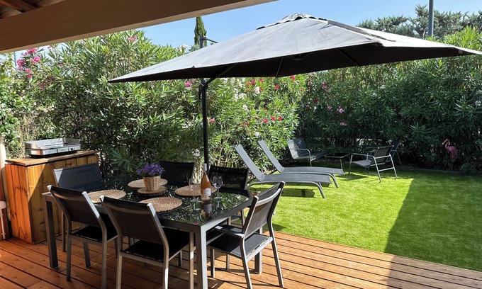 Aigues-Mortes House | Vacation home with unoverlooked garden, a stone's throw from the ramparts