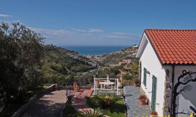 Pompeiana Apartment | Vacation home with 3 apartments with private garden with sea view and swimming pool!