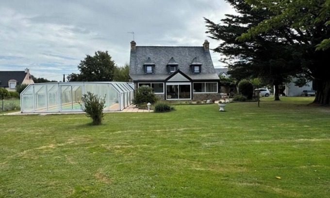 Saint-Armel House | Vacation home with swimming pool near the Gulf. Walking distance to the sea.