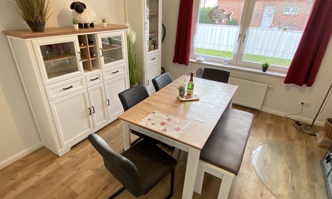 Rysum House | Vacation home with sauna and whirlpool, quiet location, 6 pers.