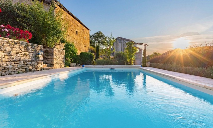 Leobard House | Vacation home with swimming pool overlooking historic monument