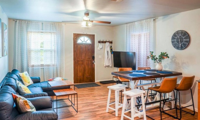 Navarre House | Vacation House, 2 Miles to Beach, Smart TVs, Grill