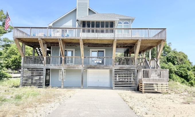 Duck House | Vacation in Duck- Sleeps 14! 5 Min Walk to beach & town. 3 Community Pools!