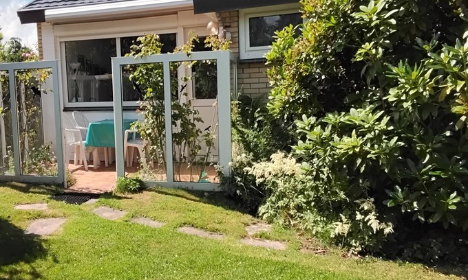 Sint Maartensvlotbrug House | Vacation home Holland, 2 -4 pers., sea, dog, sauna, gas fireplace, wifi