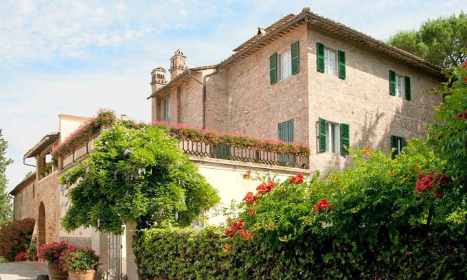 Palaia Villa | Vacation rental for 22 in Tuscany