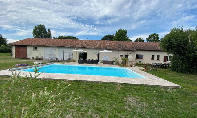 Benesse-Maremne Villa | Vacation rental House with swimming pool sauna spa near beaches for 15 people