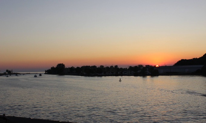 Grand Haven Apartment | Vacation rental in beautiful downtown Grand Haven walkable to everything!