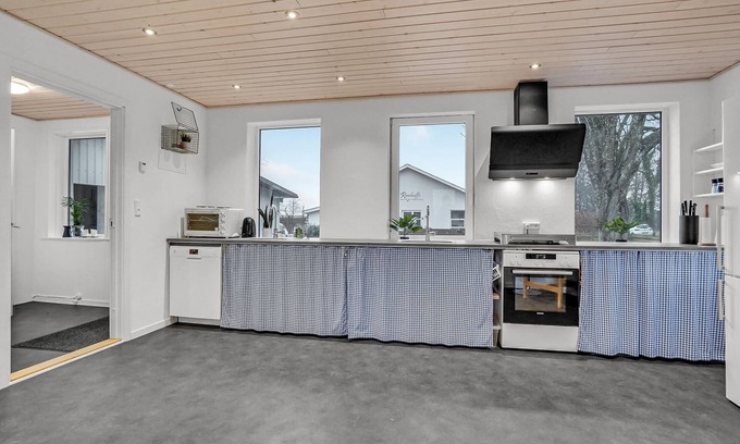 Billund Municipality Apartment | Vacation rooms in a shared house with a large garden and play facilities.